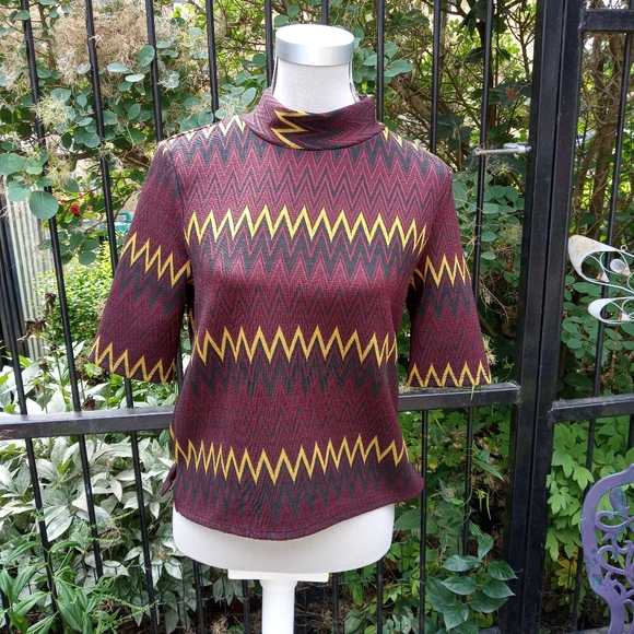 Zara Tops - 4/$20🔥 Zara zigzag mock neck top size L